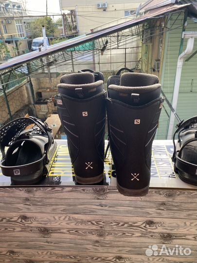 Сноуборд с креплениями и ботинками