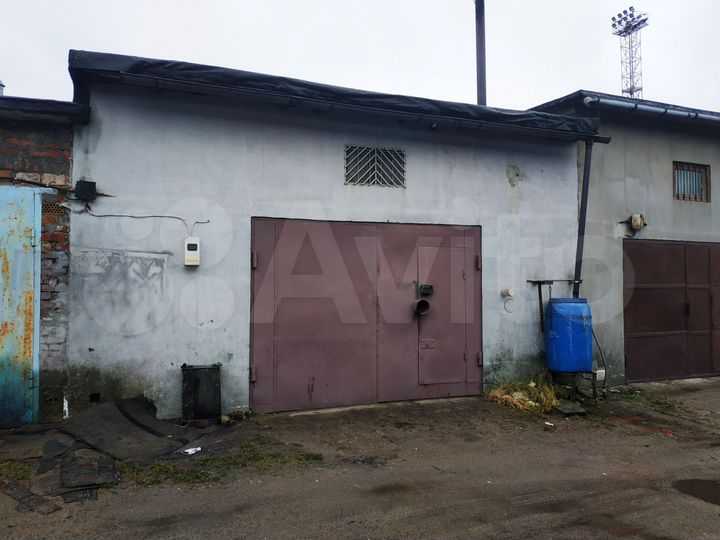 Гараж, > 30 м²