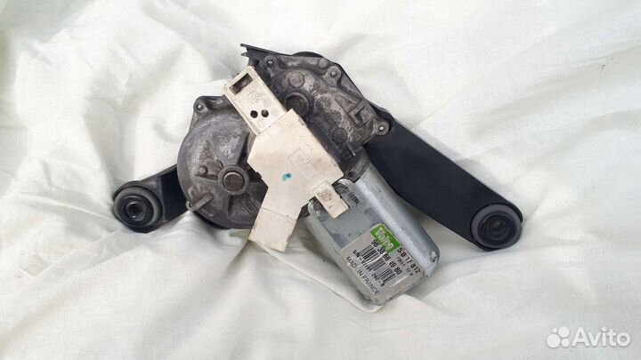 Мотор стеклоочистителя с кронштейном Peugeot 206