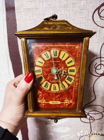 Часы настенные советские янтарь