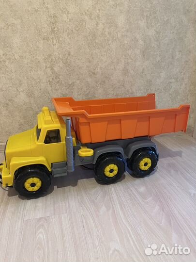 Игрушка самосвал большой
