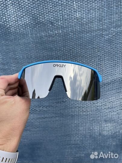 Солнцезащитные очки Oakley Sutro Lite White/Blue