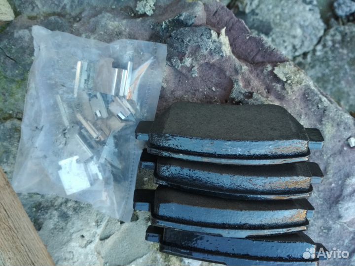 Тормозные колодки Toyota Avensis