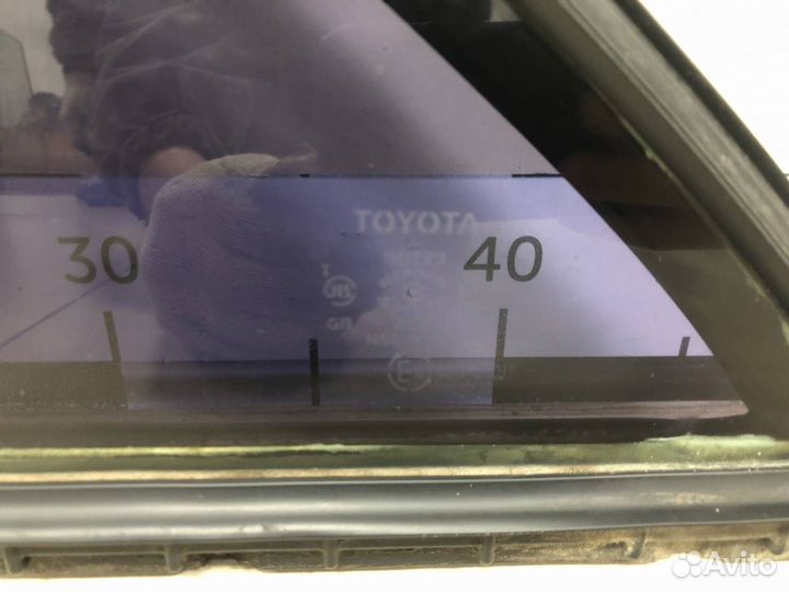 Стекло двери задней левой форточка Toyota Camry V4