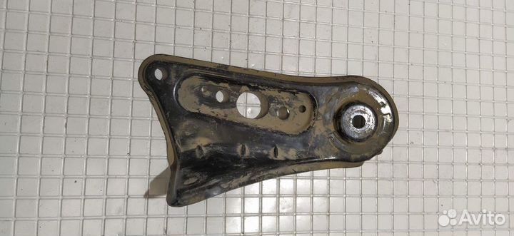 Кронштейн балки передней левый Toyota Camry V40