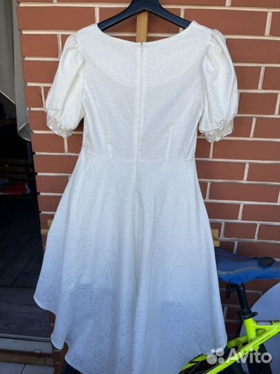 Платье белое