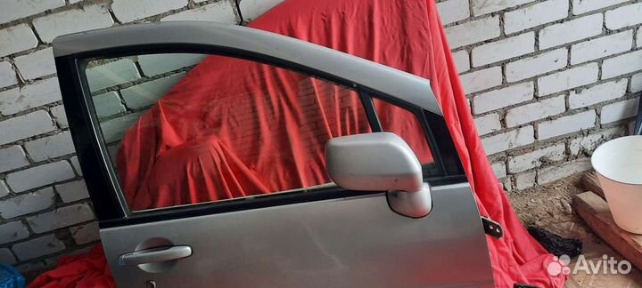 Двери на nissan liberty