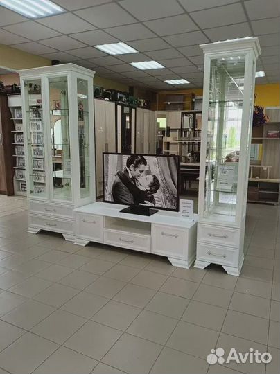 Тумба тв белая 2 двери 1 ящик