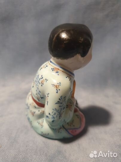 Статуэтка фарфор Китаец