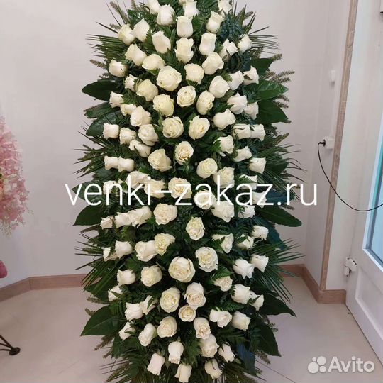 Ритуальные венки/корзины из живых цветов