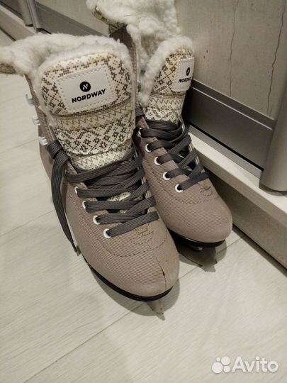 Коньки фигурные 36 размер