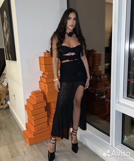 Платье ilalimitedcollection с из чокером из роз