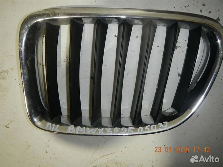 Решетка радиатора левая BMW X1 E84