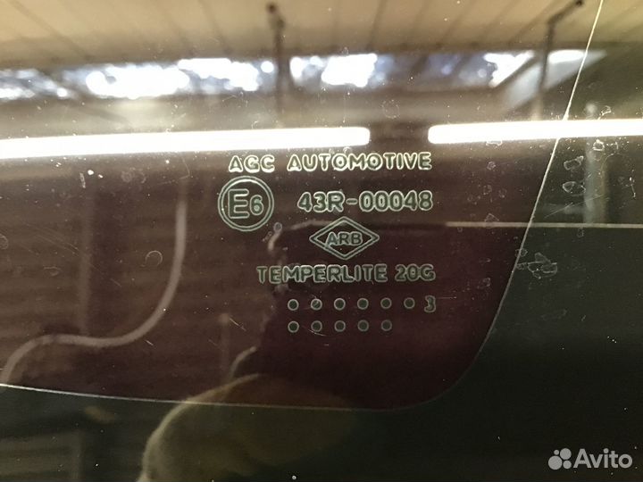 Стекло кузовное глухое правое Renault Duster I 201