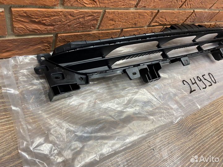 Решётка в бампер центральная Kia Seltos 2019+