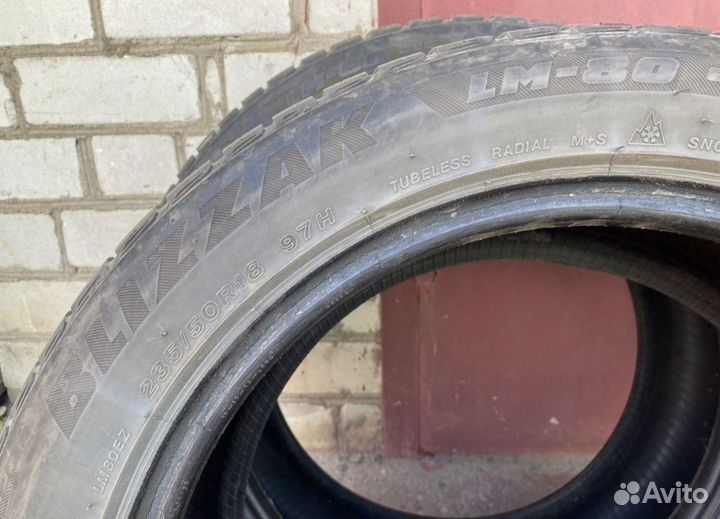 Bridgestone Blizzak LM-80 235/50 R18