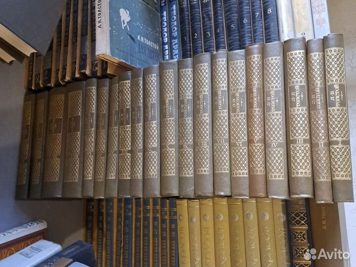 Оооочень много книг