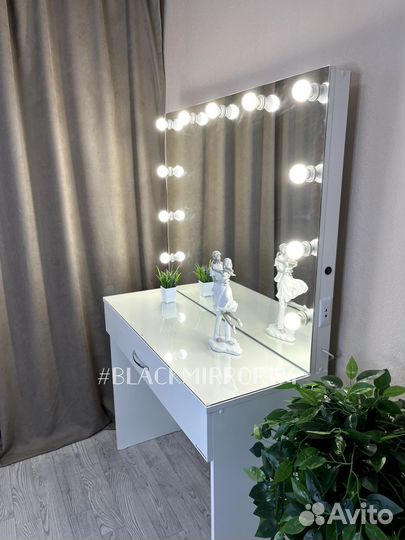 Макияжный столик с зеркалом и подсветкой
