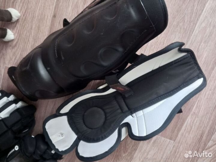 Краги и защита хоккейные