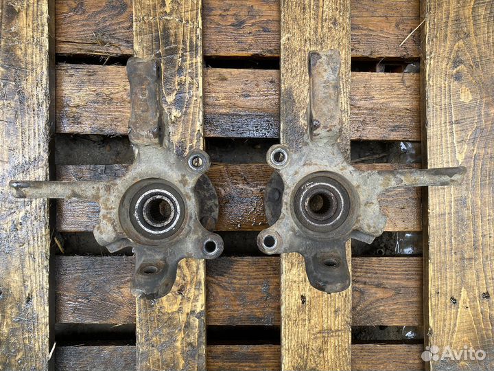 Поворотный кулак Nissan Almera N16