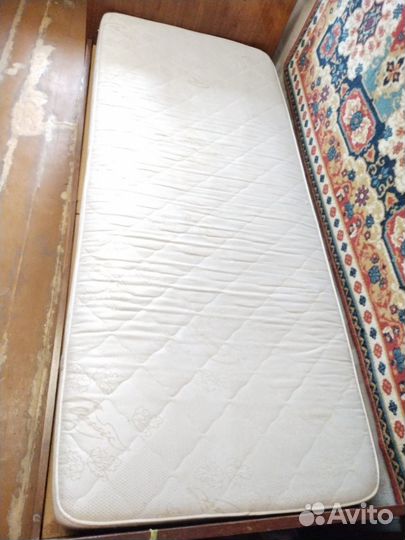 Продам полутораспальную кровать за символическую ц