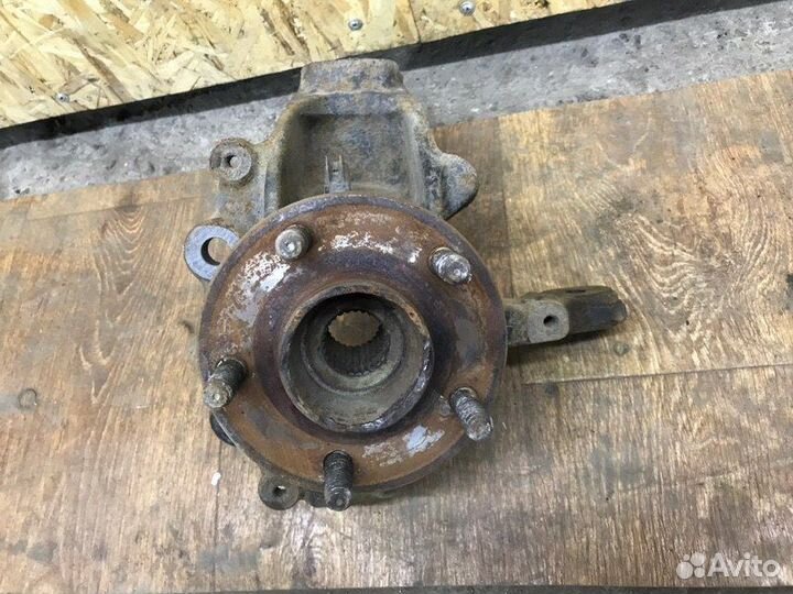 Цапфа передняя левая Ford Focus 3 седан 1.6 2012