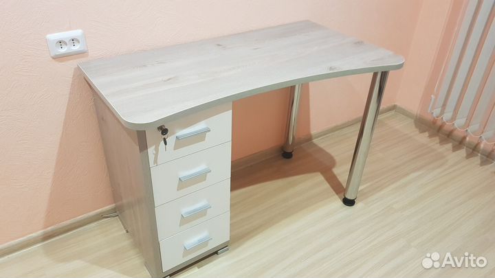 Письменный стол для школьника бу