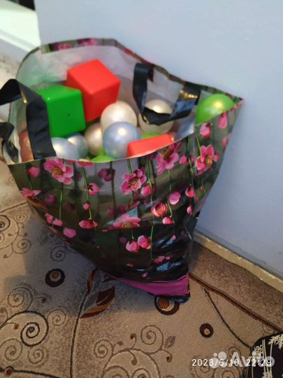 Шарики и кубики и игровой коврик с дугами