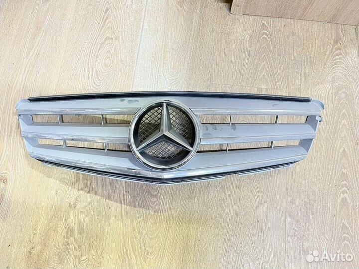 Решетка радиатора mercedes w204