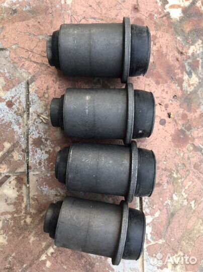 Шарниры рычагов передней подвески