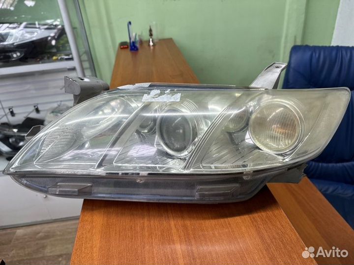 Фара передняя левая Toyota Camry 40