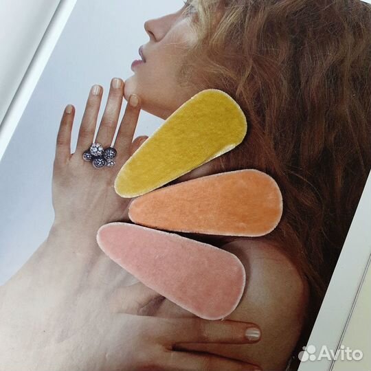 Бархатная цветная заколка