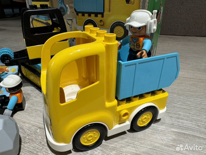 Lego duplo. Truk & Tracked Excavator. 10931