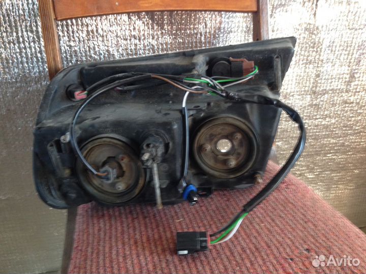 Продаю фары б/у на Джип Гранд Черокки