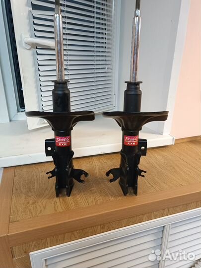 Амортизатор передний Mitsubishi Carisma 1995-2006