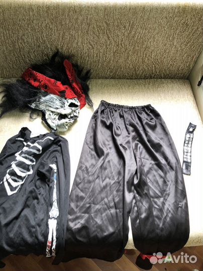 Маска с костюмом