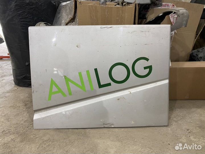 Крышка инструментального ящика Volvo FH4 82097100