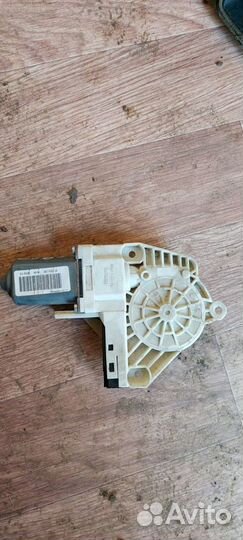 Моторчик стеклоподъемника Land Rover Range Rover S