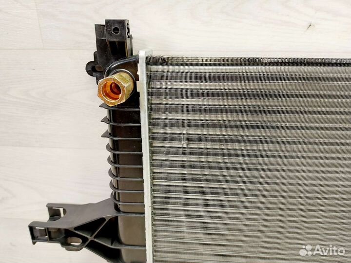 Радиатор охлаждения Volvo S80. 1998-2006