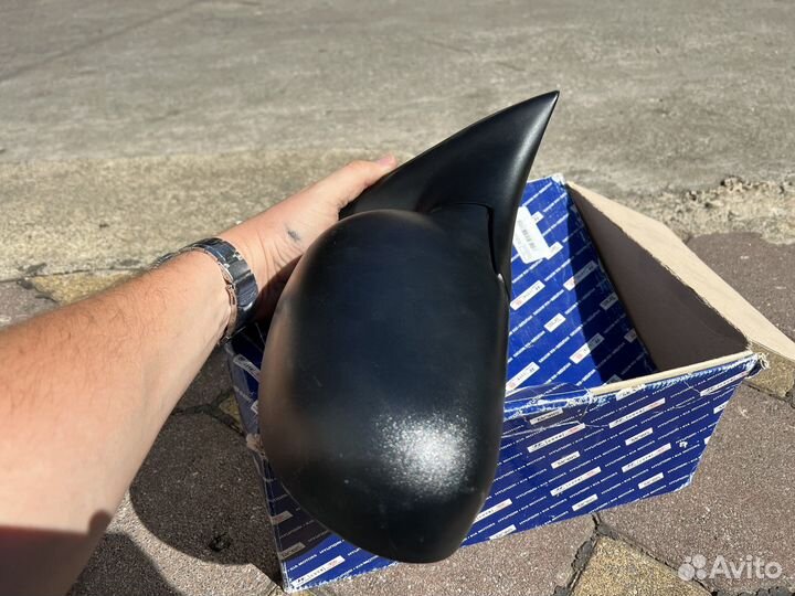 Боковое зеркало на hyundai accent правое