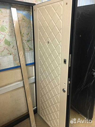 Входная металлическая дверь