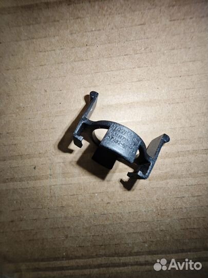 Пружинная защелка датчика температуры VW passat B7
