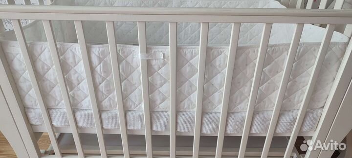 Детская кроватка и комод