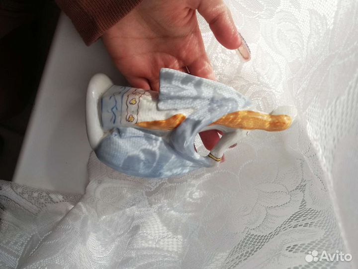 Фарфоровая статуэтка