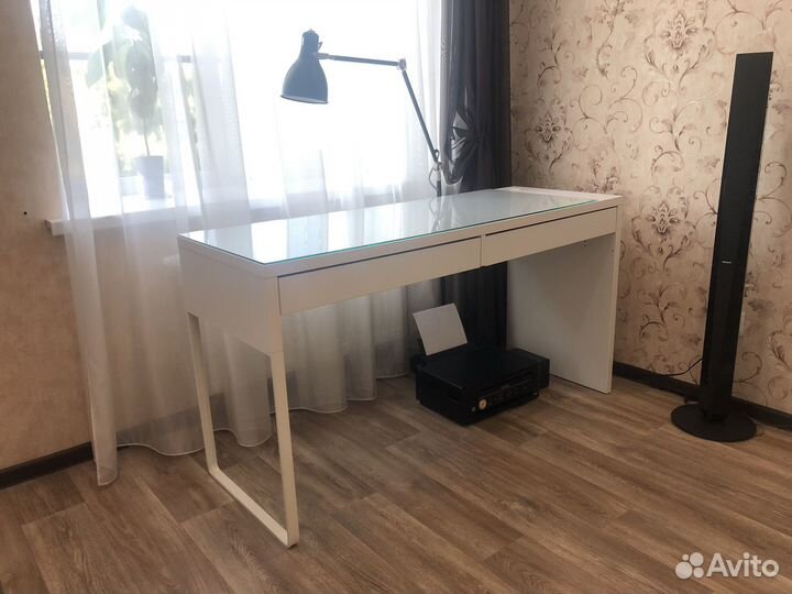 Письменный стол Микке IKEA