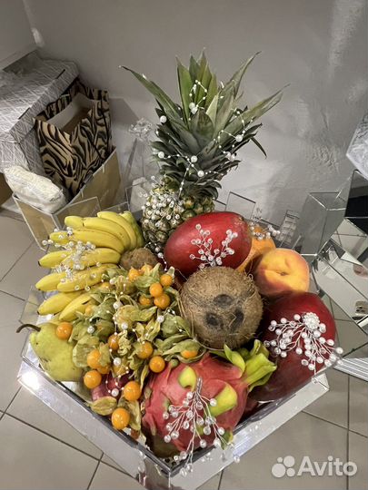 Корзина на свадьбу фруктовая