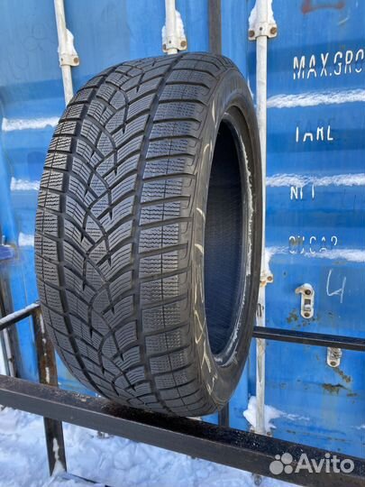 Goodyear UltraGrip Performance Gen-1 275/4.5 R20 111V