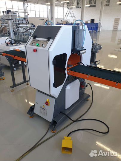 Горизонтальный упаковщик (орбитальный обмотчик)