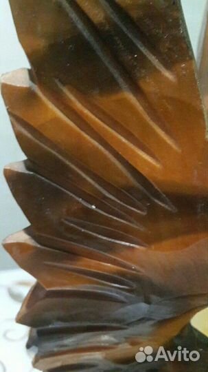 Скульптурная композиция из дерева резной орел