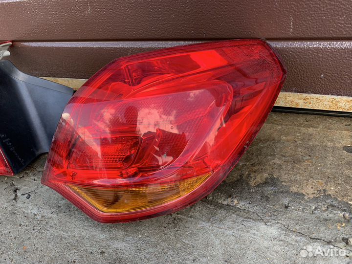 Opel Astra J - Фонарь задний правый